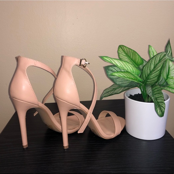 High Heel 👠 - Picture 4 of 5